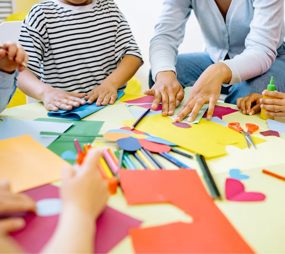 Atout Jeunes - Centres de loisirs à Saint-Fons - Fond Accueil Présentation